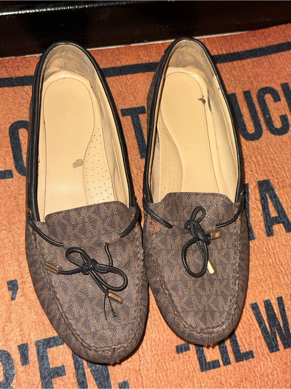 MICHAEL KORS Sutton Women 9.5M MK Signature Fashion Moccasin Loafer MSRP $130